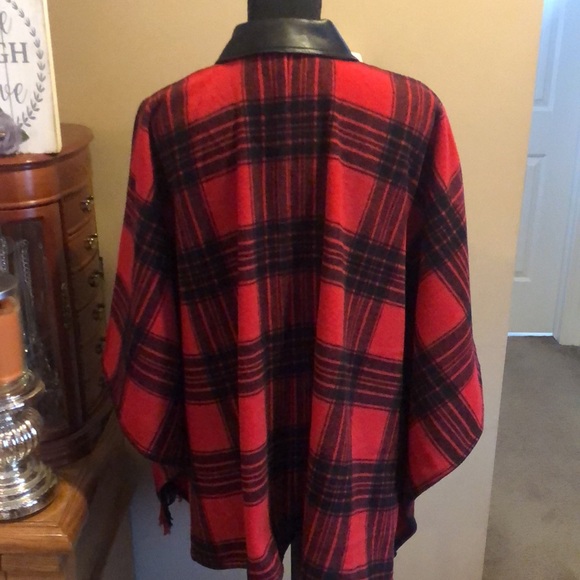 Rock&Republic Red and Black Plaid Cape - Picture 5 of 11